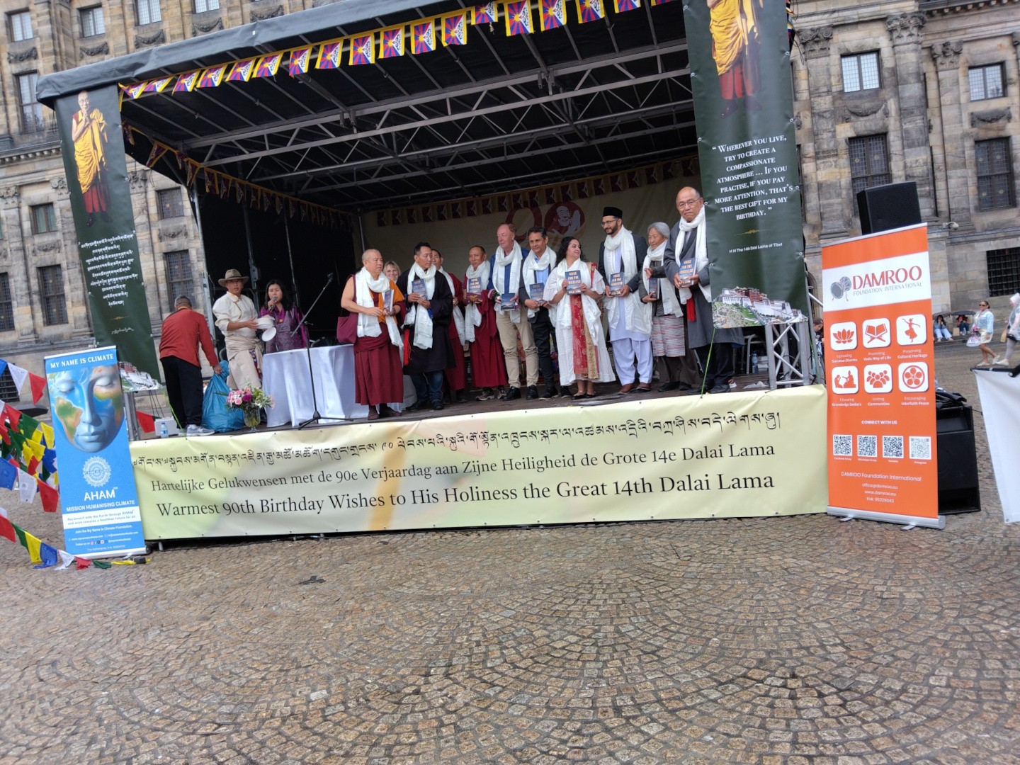 Religieuze leiders op de Dam in Amsterdam