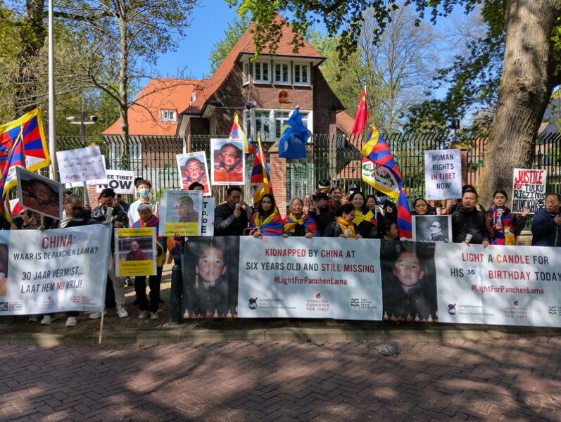 Betoging afgelopen jaar bij de Chinese ambassade tegen de verdwijning van de Panchen Lama