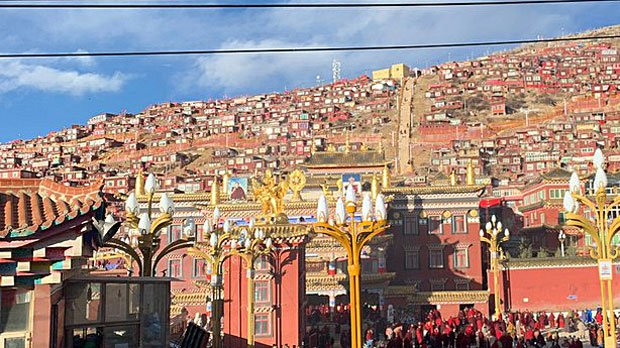 Boeddhistisch centrum Yachen Gar verder afgesloten